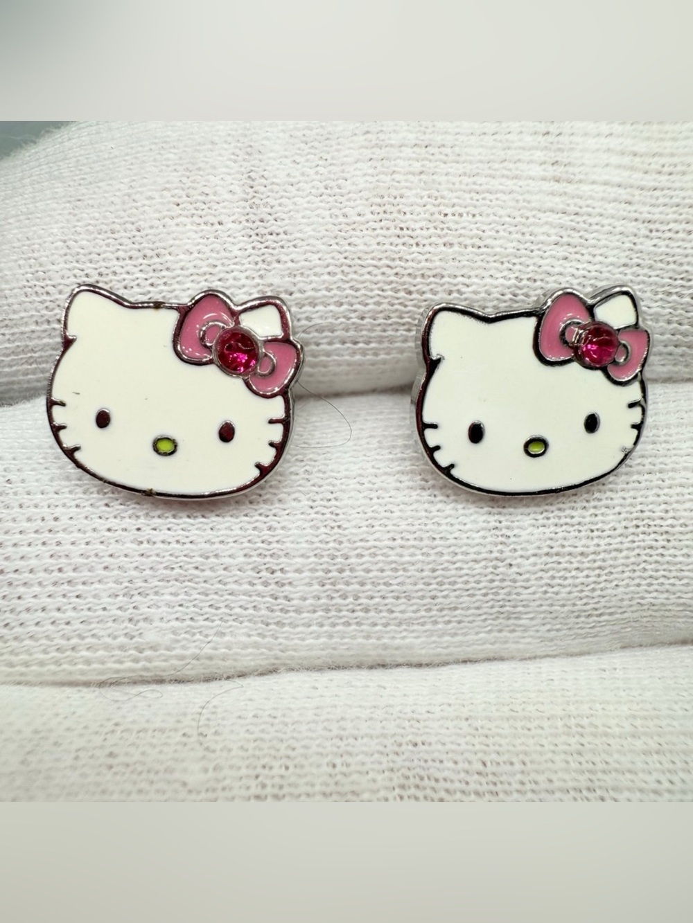 Hello Kitty White Face Pink Bow Stud Earrings with Pink Gem